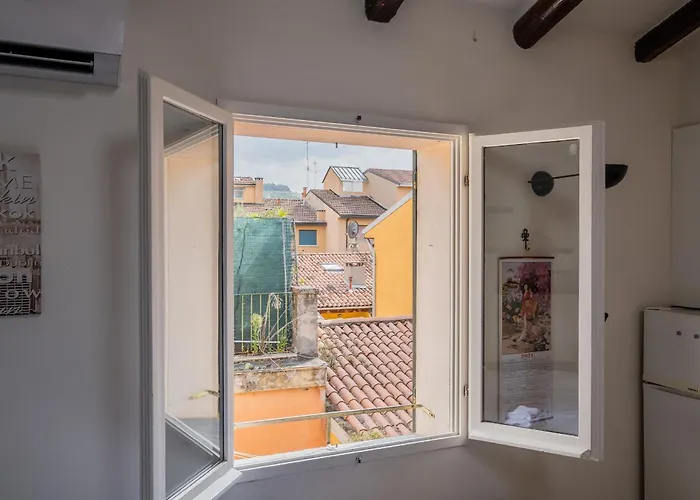 La Mansarda Del Pratello By Wonderful Italy Apartmán