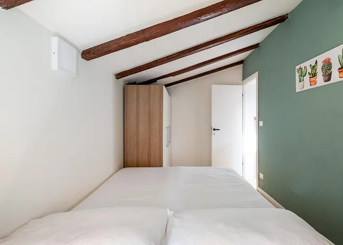 아파트 La Mansarda Del Pratello By Wonderful Italy *